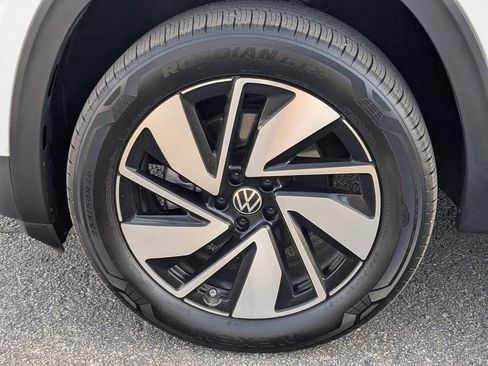 Used 2025 Volkswagen Atlas SE image 29