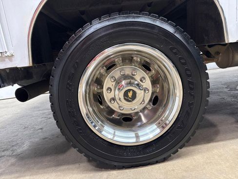 Used 2017 RAM 5500 Tradesman w/ Power & Remote Entry Group image 31