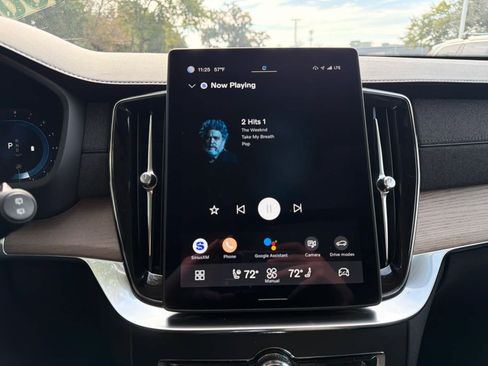 Certified 2025 Volvo XC90 B6 Plus image 28