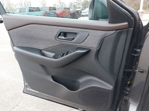 Used 2023 Nissan Rogue S image 26