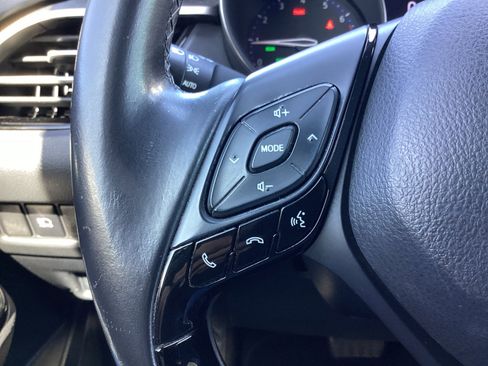 Used 2019 Toyota C-HR XLE FWD image 28