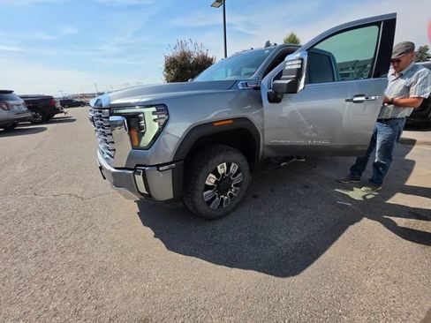 Used 2024 GMC Sierra 3500 Denali w/ Denali Reserve Package AWD/4WD image 7