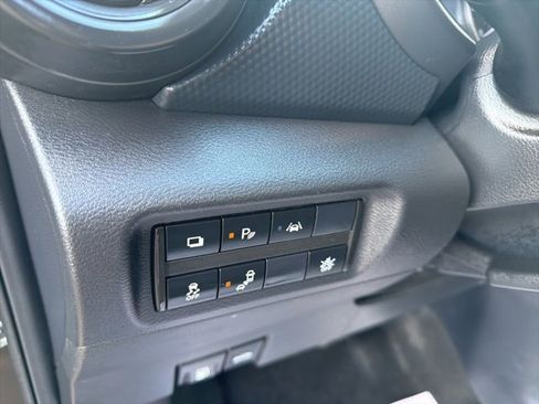 Used 2021 Nissan Kicks S image 25