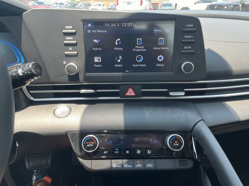 Used 2025 Hyundai Elantra Hybrid FWD image 21