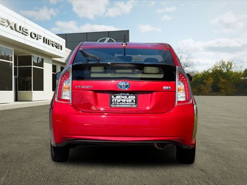 Used 2015 Toyota Prius Four image 9