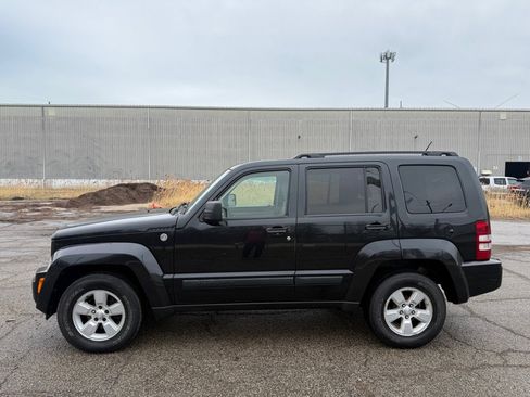 Used 2010 Jeep Liberty Sport w/ Popular Equipment Group image 2