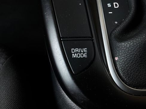 Used 2025 Kia Soul LX w/ LX Technology Package FWD image 22