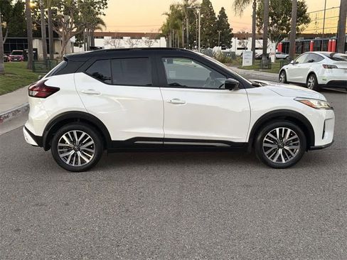 Used 2023 Nissan Kicks SR w/ SR Premium Package image 3