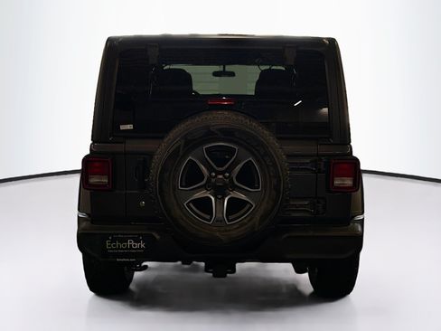 Used 2018 Jeep Wrangler Unlimited Sport S AWD/4WD image 7