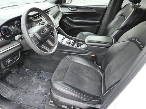 Used 2024 Jeep Grand Cherokee Altitude image 19