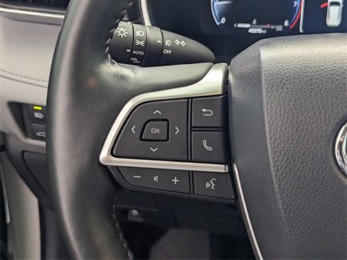 Used 2023 Toyota Highlander L image 31