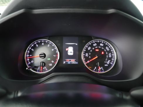Used 2021 Toyota RAV4 XLE Premium FWD image 14