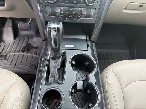 Used 2018 Ford Explorer XLT w/ Equipment Group 202A FWD image 32