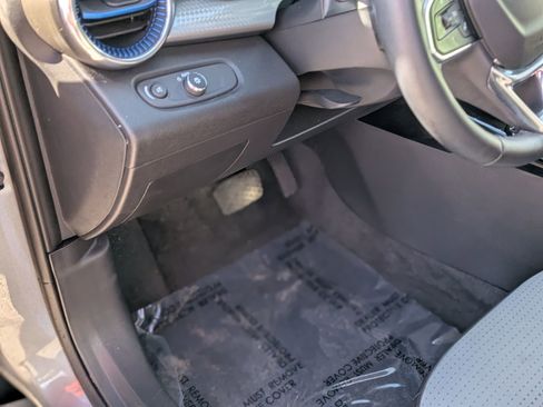 Certified 2025 Chevrolet Trax LT w/ LT Convenience Package image 17