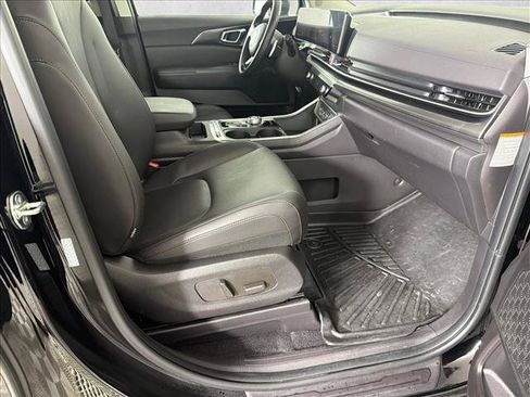 Used 2025 Kia Carnival SX w/ SX Dark Edition Package FWD image 15