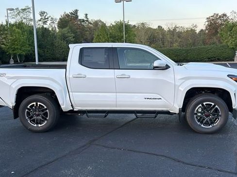 New 2025 Toyota Tacoma TRD Sport image 32