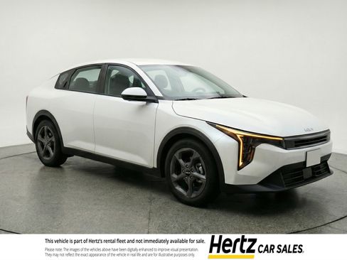 Used 2025 Kia K4 LXS FWD image 1