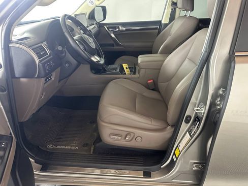 Used 2023 Lexus GX 460 Premium w/ Accessory Package AWD/4WD image 3