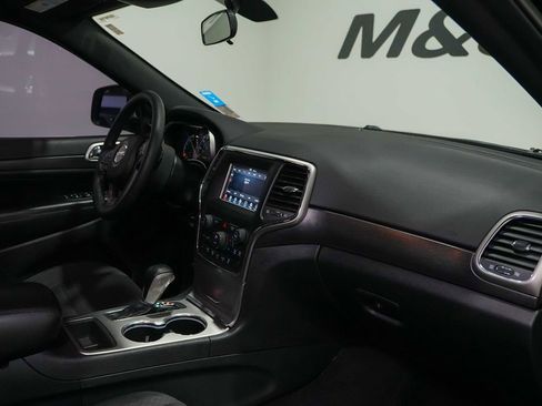 Used 2018 Jeep Grand Cherokee Laredo RWD image 23