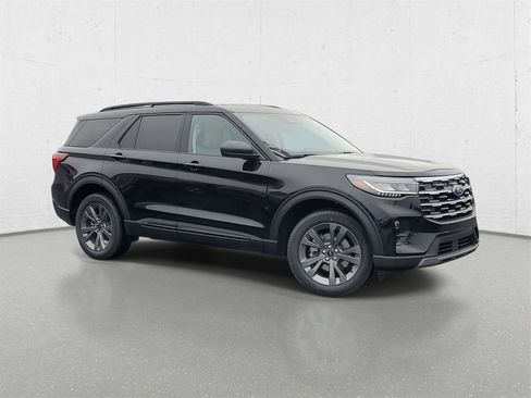 New 2026 Ford Explorer Active w/ Active Comfort Package image 2