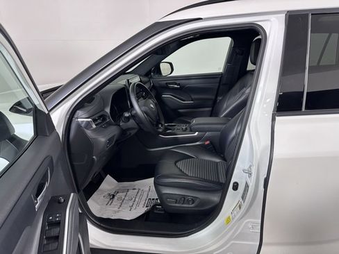 Used 2021 Toyota Highlander XSE image 24