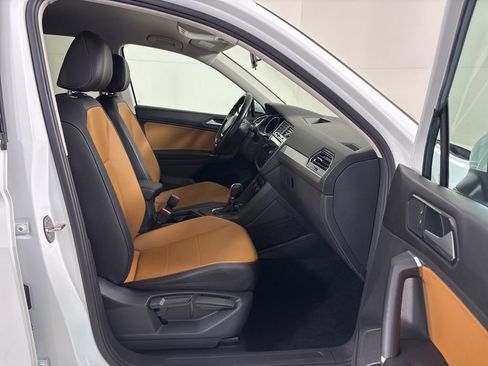 Used 2018 Volkswagen Tiguan SE image 12