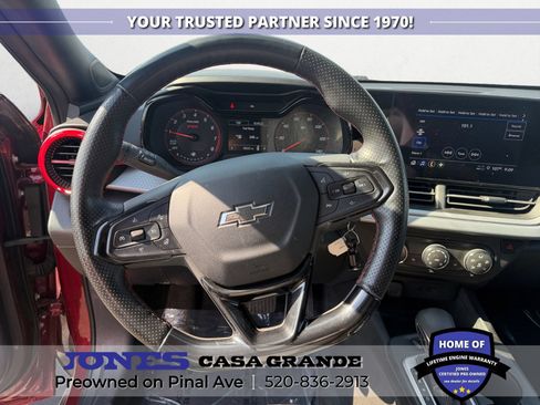 Used 2025 Chevrolet Trax RS w/ Sunroof Package FWD image 9