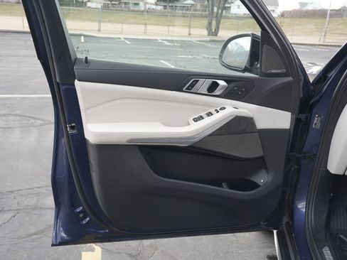 Used 2023 BMW X5 xDrive45e image 9