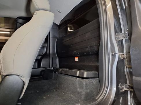 Used 2018 Toyota Tacoma SR RWD image 14