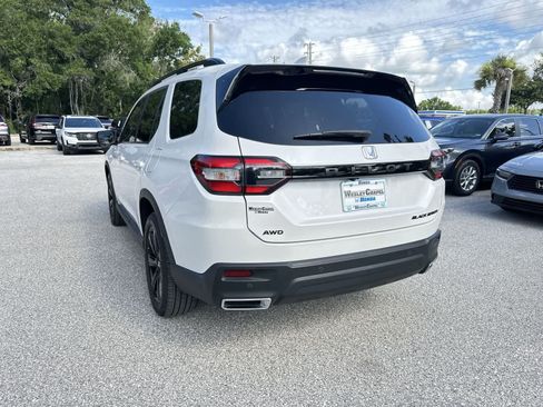Used 2025 Honda Pilot Black Edition image 4