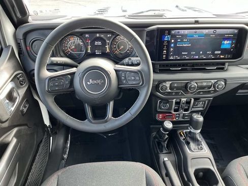 Used 2025 Jeep Wrangler Unlimited Rubicon AWD/4WD image 16