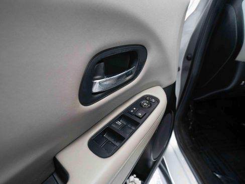 Used 2016 Honda HR-V LX image 7