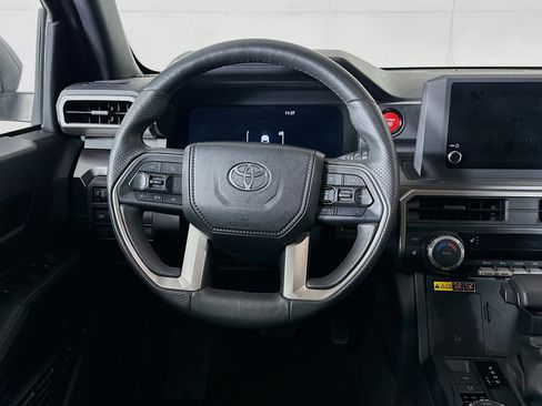 Used 2025 Toyota 4Runner TRD Off-Road image 18