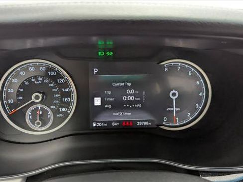 Used 2025 Genesis G70 2.5T RWD image 21