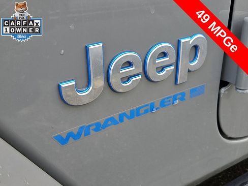 Used 2023 Jeep Wrangler Unlimited Sahara w/ Cold Weather Group AWD/4WD image 9