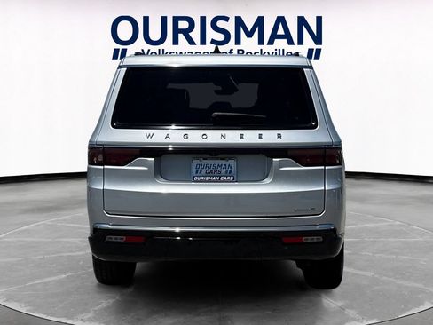 Used 2024 Jeep Wagoneer L Series II w/ Flexible Seating Group RWD image 4