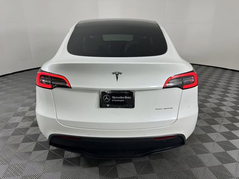 Used 2021 Tesla Model Y Long Range image 11