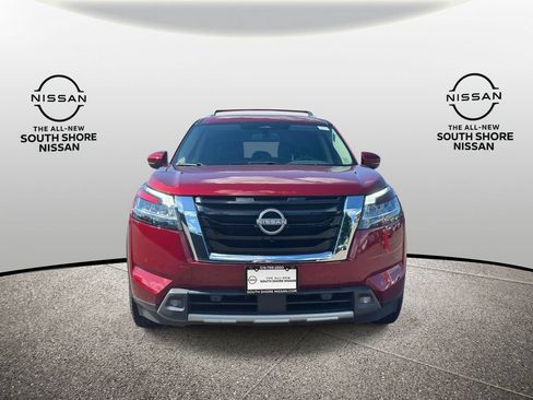 Used 2022 Nissan Pathfinder SL AWD/4WD image 2