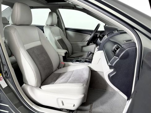 Used 2012 Toyota Camry XLE w/ Leather Pkg FWD image 48