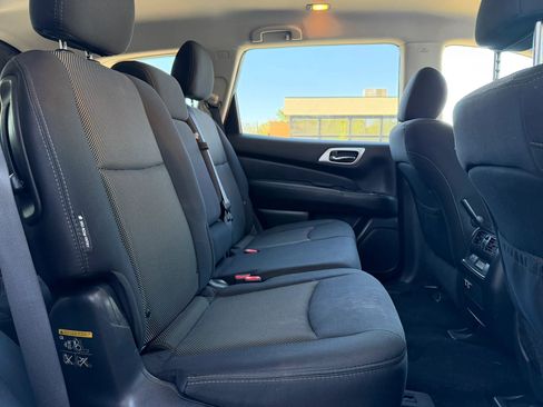 Used 2019 Nissan Pathfinder S image 15