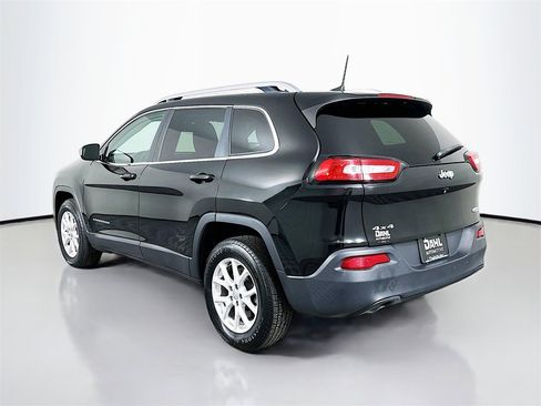 Used 2017 Jeep Cherokee Latitude w/ Cold Weather Group image 8