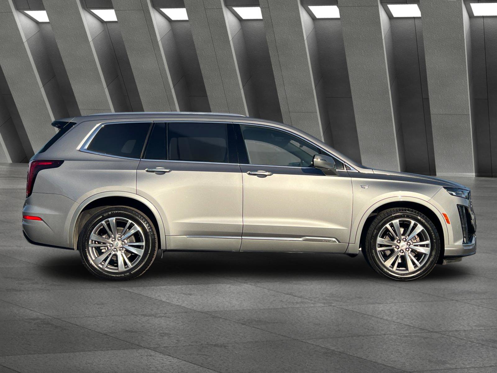 Certified 2025 Cadillac XT6 Premium Luxury FWD image 3