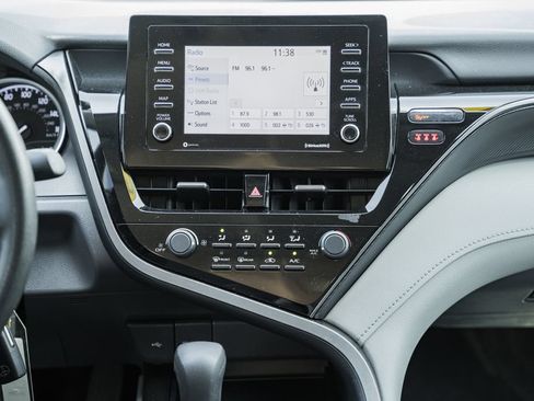 Used 2021 Toyota Camry LE FWD image 18