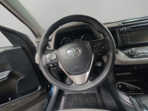 Used 2018 Toyota RAV4 LE image 12