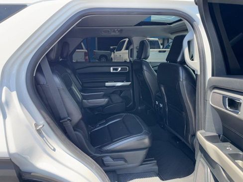 Used 2021 Ford Explorer XLT w/ Equipment Group 202A AWD/4WD image 5