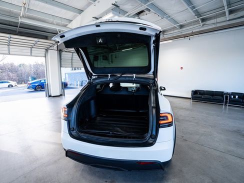 Used 2022 Tesla Model X image 56