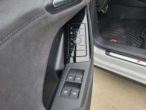 New 2027 Audi SQ6 e-tron Premium Plus AWD/4WD image 9