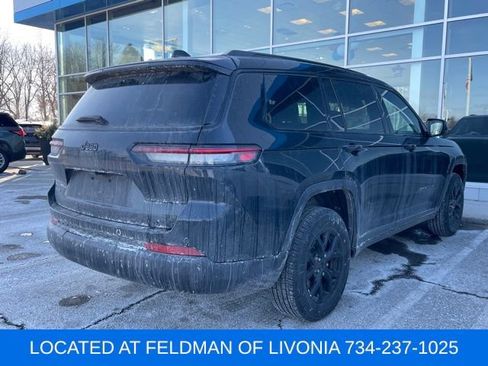 Used 2024 Jeep Grand Cherokee L Laredo image 3