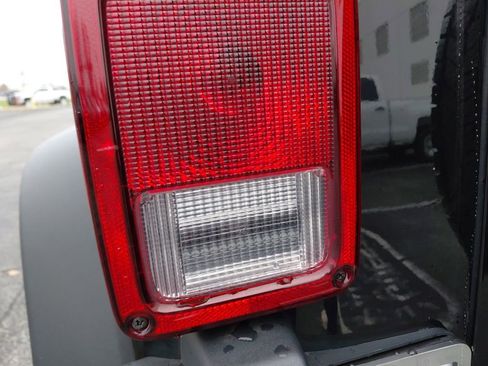 Used 2017 Jeep Wrangler Unlimited Sport w/ Quick Order Package 24S image 10