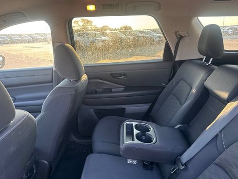 Certified 2025 Nissan Pathfinder SV FWD image 36